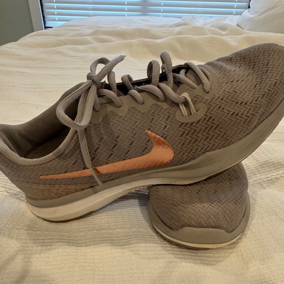 Nike trainer sneakers leopard and metallic accent - Picture 1 of 7